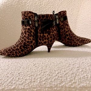 Circus, by Sam Edelman, Leopard Print Kitten Heel Booty NWOT size 8